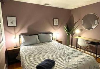 #19 Lovely Gorgeous Room in Heart of Waltham!! allows 18 year olds to book a room