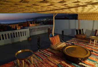 Bayti surf hostel allows 18 year olds to book a room