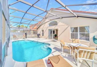 4BR Family Resort Home - Private pool & Games Room allows 18 year olds to book a room