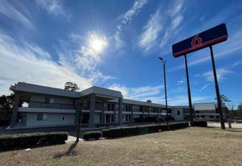 Studio 6 Texarkana. Tx has Smoking rooms