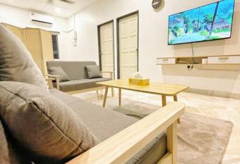 Hillview Landed Homestay allows 18 year olds to book a room