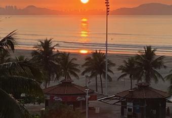 KIT PE na Areia. allows 18 year olds to book a room