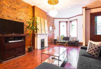 THE SUITE LIFE TOWNHOUSE has Balcony rooms