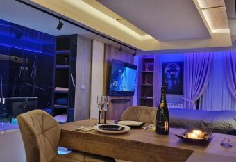 Romantic & Jacuzzi allows 18 year olds to book a room