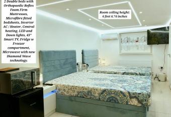 Fully Air-Conditioned Bedroom w 2 Double Beds & King Size Sofa Bed w Ensuite Bathroom Near Grand Union Canal - FREE Parking allows 18 year olds to book a room