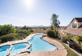 5 Acre Estate/Wine country/ 10beds/SPA / Airtrip has Balcony rooms