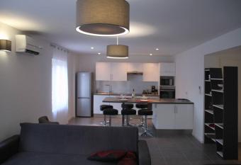 Appart dans maison 2 km de la plage has Balcony rooms