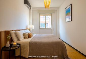 Casa del Golfo allows 18 year olds to book a room