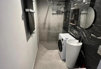 Do wynaj  cia nowe mieszkanie allows 18 year olds to book a room