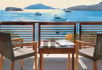 Aegeon Beach Hotel has Balcony rooms