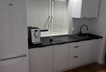 Do wynaj  cia mieszkanie w Jelcz laskowice allows 18 year olds to book a room