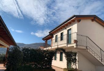 La Pietra Nera has Balcony rooms