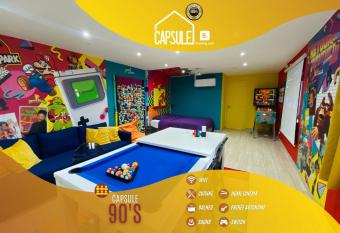 Capsule 90 s - Jacuzzi - Sauna - Flipper - Billard - Netflix - Nintendo Switch & Jeux - has rooms with a private hot tub