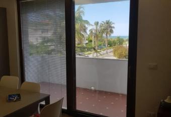 La Villetta sul Mare has Balcony rooms