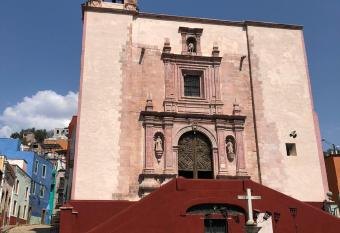 Azul y Plata has Balcony rooms