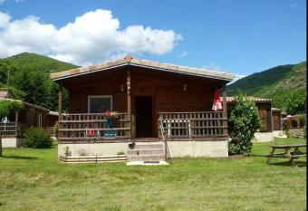 Le Clos Chant  ric accueille jusqu   5 personnes has Balcony rooms