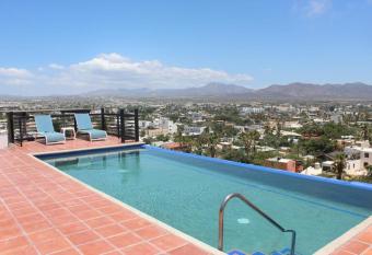 Luxury apartment 15 minutes from the beach has Balcony rooms