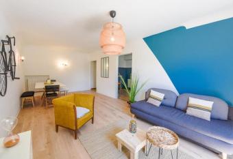 charmant logement plein pied au c  ur du village has Balcony rooms