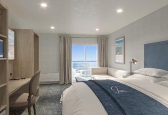 Alexandra Inn has Balcony rooms