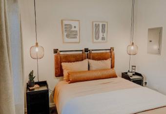 Modern and Cozy Downtown TC Condo has Balcony rooms