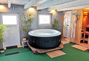 Wellness zur Alleinnutzung mit Ferienwohnung und Fitnessbereich - fitSPA allows 18 year olds to book a room