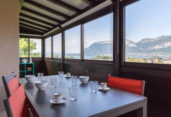 La villa panoramique has Balcony rooms