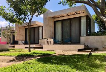 La Parcela Cunkal has rooms with a private hot tub