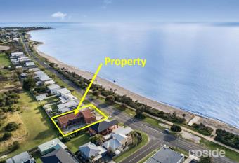 Beach Haven - Beach and Cafes on your doorstep - 3 bedrooms , Sleeps 6 allows 18 year olds to book a room