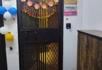 Rahi-A traveller s Hut.Central, well equipped has Balcony rooms