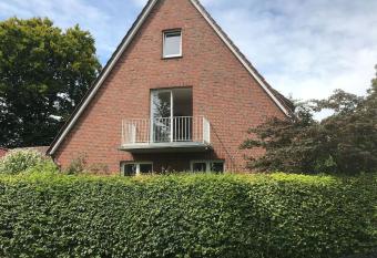 Sch  ne, helle, stadtnahe Wohnung mit Balkon has Balcony rooms