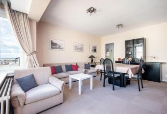 nomino   9 allows 18 year olds to book a room