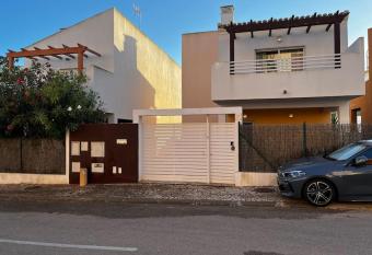 Fantastic Royal Cabanas Golf House T4_5 mins beach has Balcony rooms