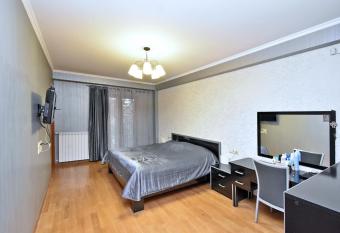 Dos Guest House allows 18 year olds to book a room