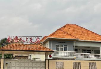 Lao Tangren Guest House allows 18 year olds to book a room