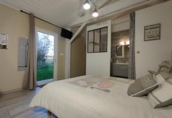 Havre de paix    10 minutes du Puy du Fou has Balcony rooms