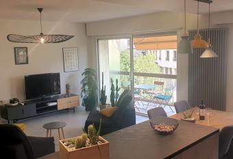 Superbe appartement centre ville avenue Victor Hugo, parking gratuit allows 18 year olds to book a room