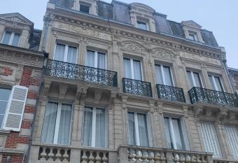 L O  te appart allows 18 year olds to book a room