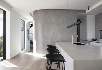 iiluka New 3.5 bedroom villa with pool has Balcony rooms