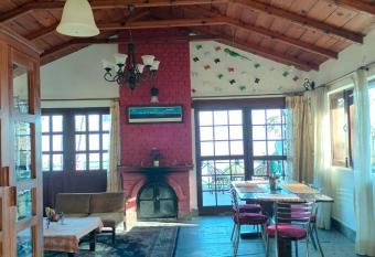 Roseville Cottage by Misty Ranges has Smoking/Balcony rooms