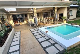 Kruger Huisie Parys has Balcony rooms