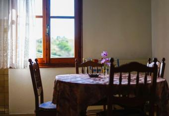 Traditional cozy residence in Lafkos, Pelion has Balcony rooms