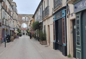 studio entier bien d  sservi 12m2 allows 18 year olds to book a room