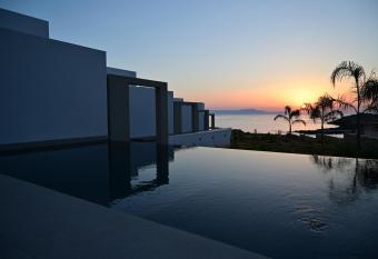 Kavos Hotel & Suites has rooms with a private hot tub