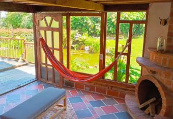 Chalet del lago Santa Elena has rooms with a private hot tub