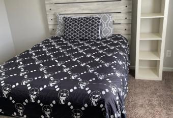 1 Bedroom Private Home has Smoking/Balcony rooms