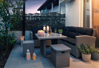 Villa Pearl allows 18 year olds to book a room