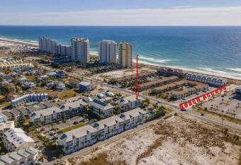 Navarre Beach 123 has Balcony rooms