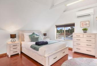Kallaroo Back Loft allows 18 year olds to book a room