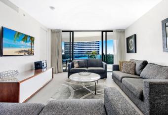 Oracle Broadbeach Executive 2 Bed 1 Bath Apartment has rooms with a private hot tub