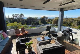 The Salty Gem has Balcony rooms